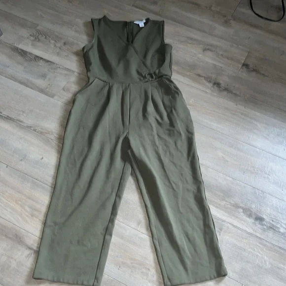 Liz Claiborne Green V-Neck Jumpsuit - Picture 4 of 15